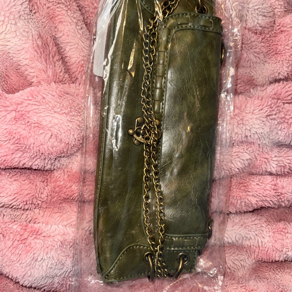 Elegant Green Leather Clutch with Chain Strap